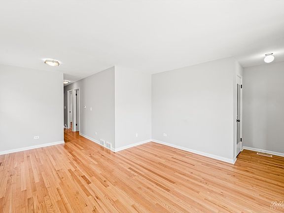 5th image of 5552 N California Ave