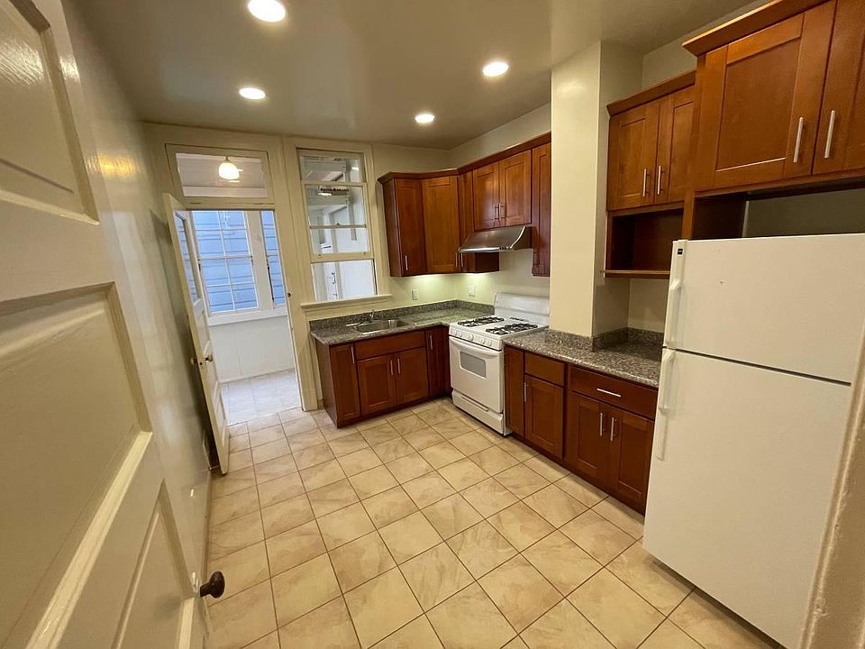 1st image of 702 Lombard St