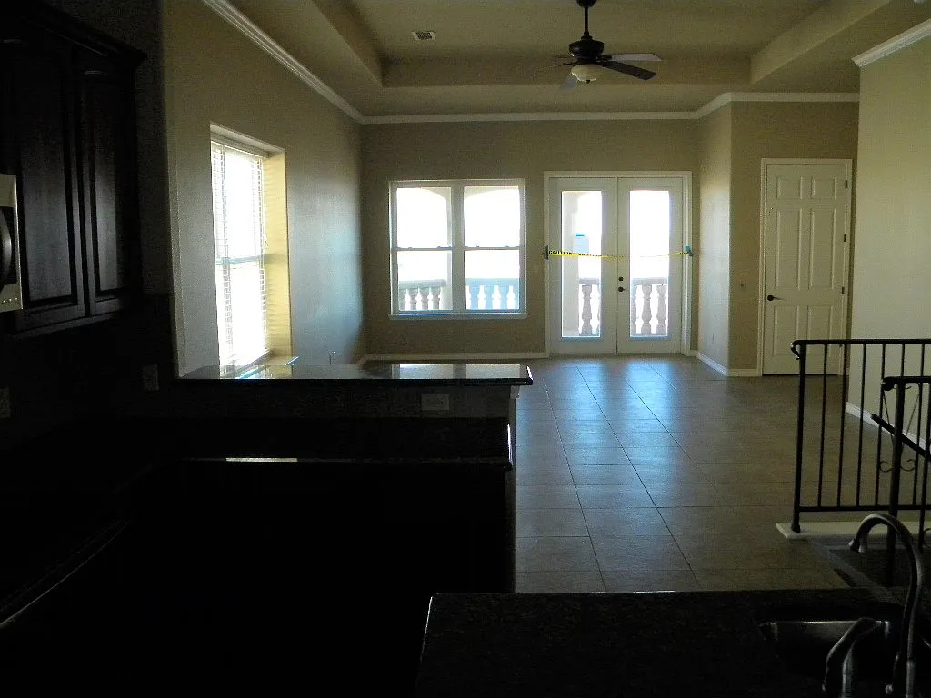 3 bed, 3.5 bath, 2335 sqft, $3,250 — Photo 3