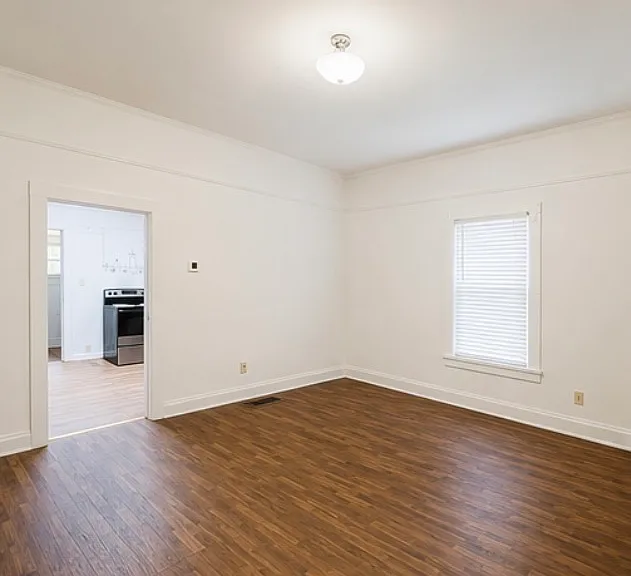 204 G St — Photo 2
