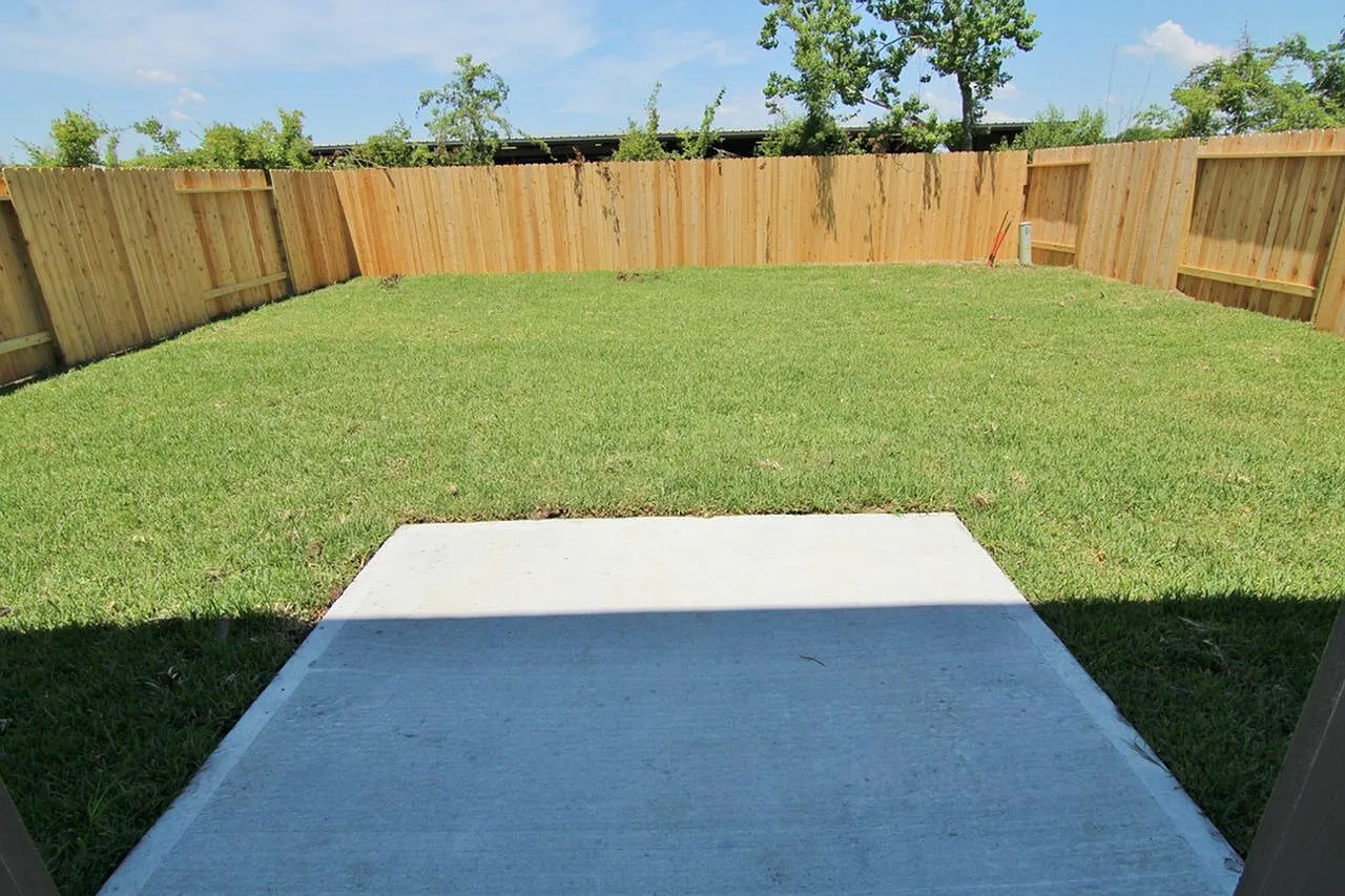 Almeda Trace — Photo 2