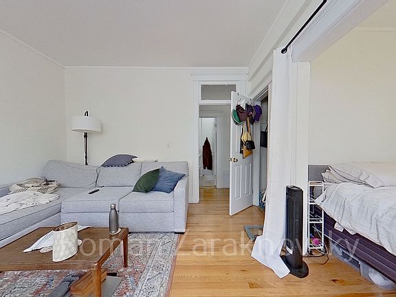 5th image of 14 Orkney Rd APT 16