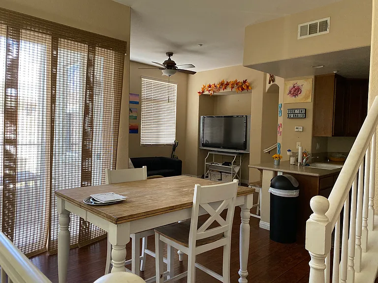 483 Almond Rd — Photo 6