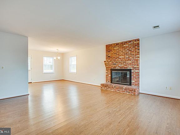 4th image of 907 Eastern View Dr