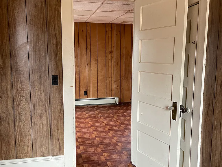 25 E Crescent St #1 — Photo 6