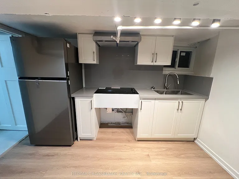 82 Curzon St #BASEMENT — Photo 3