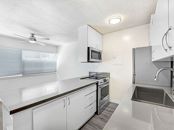 5th image of 1002 12th St APT 105