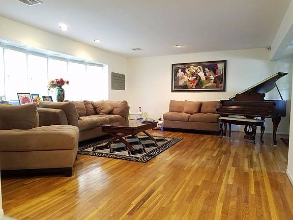 3rd image of 6 High Pine St