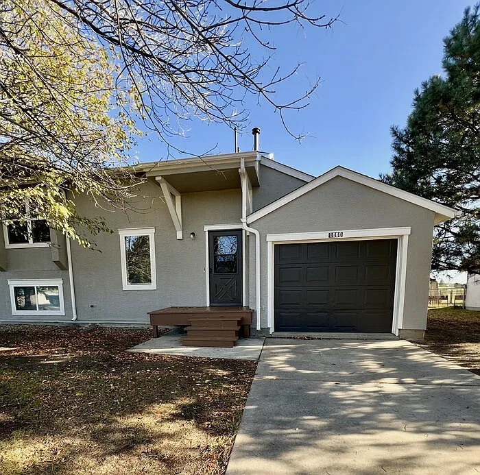 3 bed, 2.5 bath, 1455 sqft, $1,889 — Photo 1