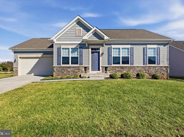 141 Casorsa Dr, Charles Town, WV 25414