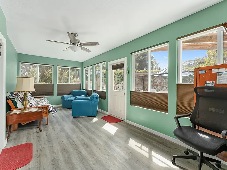 1401 W Schwartz Blvd — Photo 10