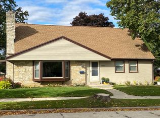 9000 W Park Hill Ave, Milwaukee, WI 53226