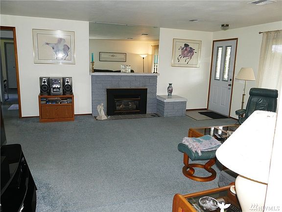 3rd image of 4905 Rainier Ave SE
