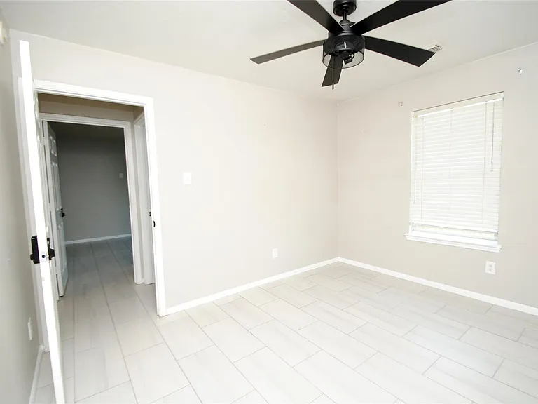 5910 Sugar Field Ln — Photo 22