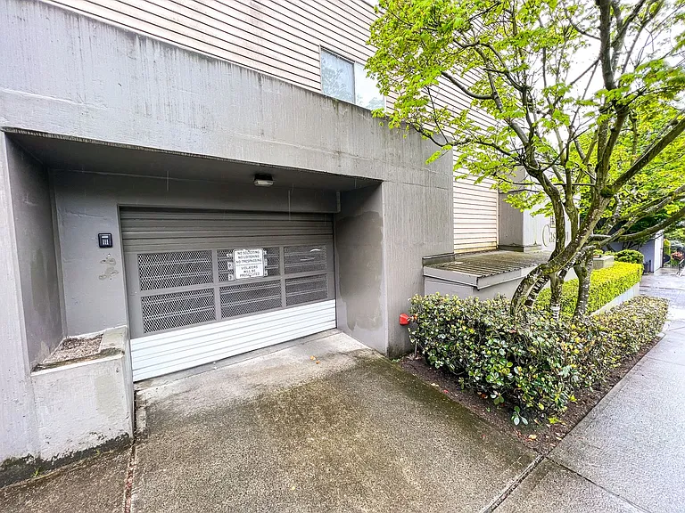 Castellan Apartments — Photo 58