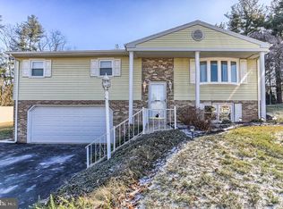 2796 Thornbridge Rd E, York, PA 17408