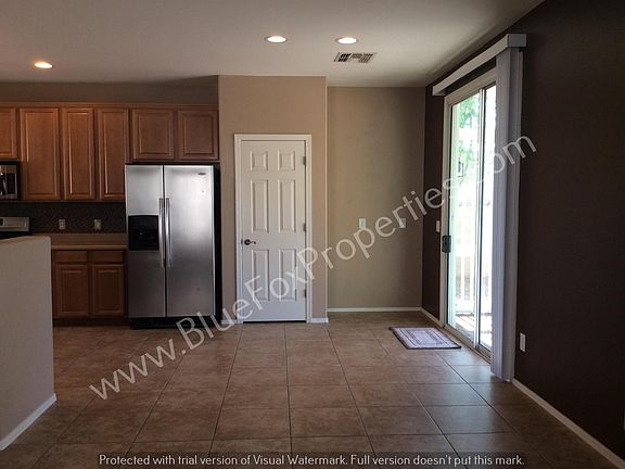 3rd image of 4738 W Lindenthal Ln
