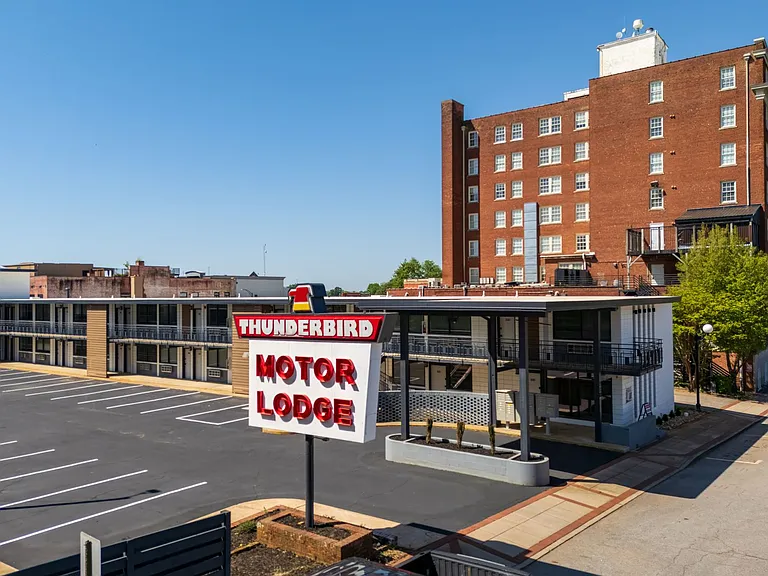 Calhoun Lofts & Thunderbird Flats — Photo 42