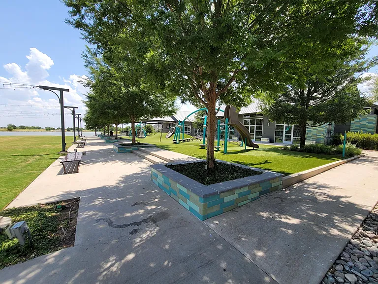 1604 Moss Trail Ct — Photo 48