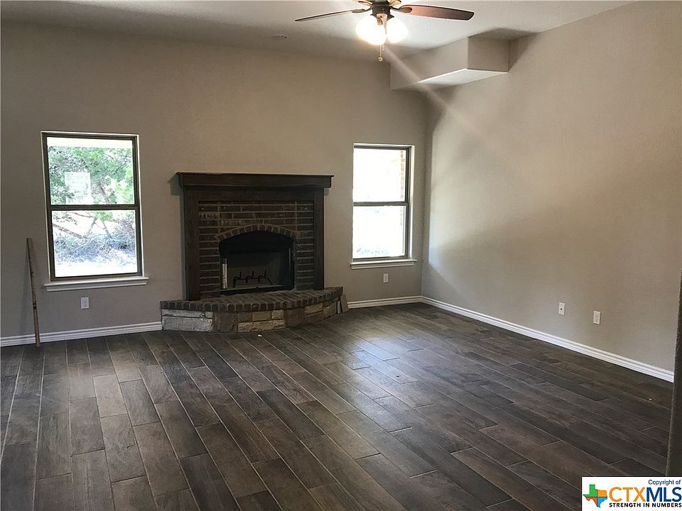 1st image of 11 Larkspur Ln