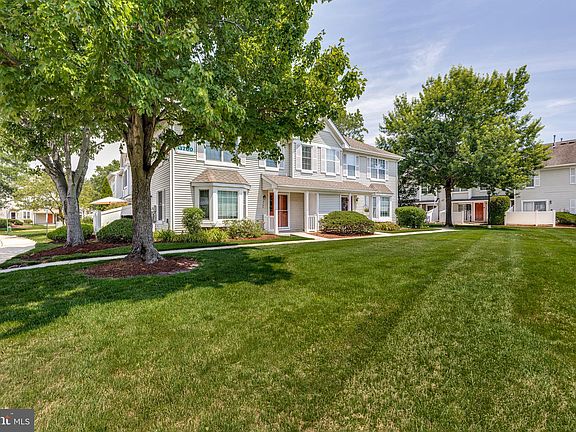 4th image of 3704 Fenwick Ln