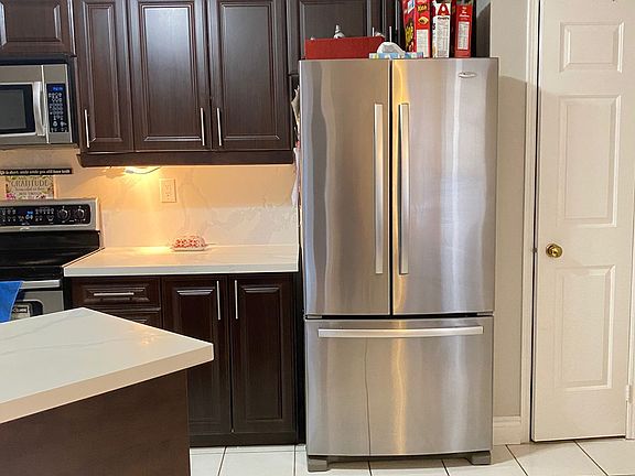 5th image of 2776 Lindholm Cres