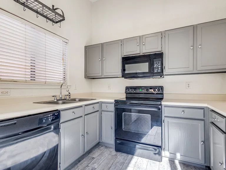2021 Pheasant Dr — Photo 6