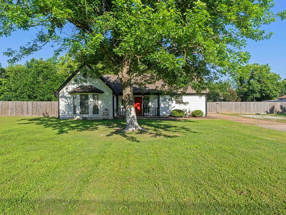 1st image of 129 Quail Hollow Dr