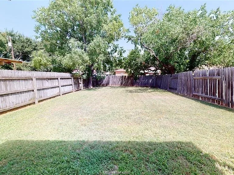 1411 Gramma Ct — Photo 16