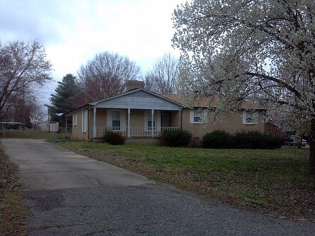 1st image of 107 Heritage Dr