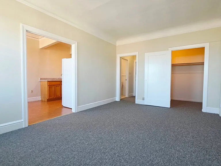 2695 Greenwich St — Photo 2