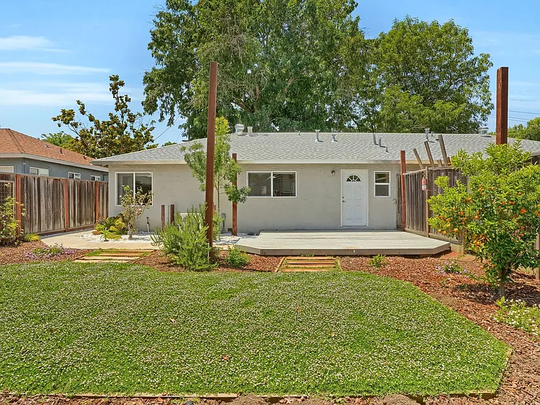 110 Paul Ave — Photo 21