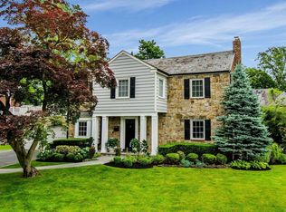 20 Blenheim Dr, Manhasset, NY 11030
