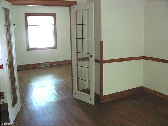 5th image of 214 Hurley Ave