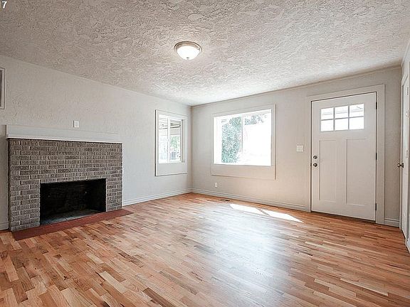 3rd image of 2222 Castle Ave