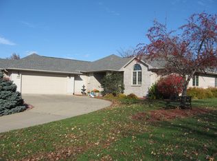 2504 Maple Woods Dr, Oskaloosa, IA 52577