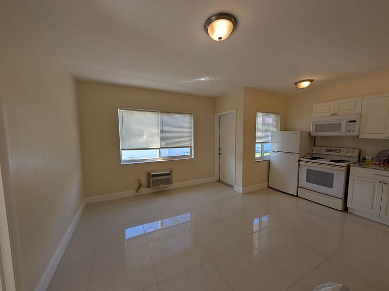 1st image of 1992 NE 172nd St #3