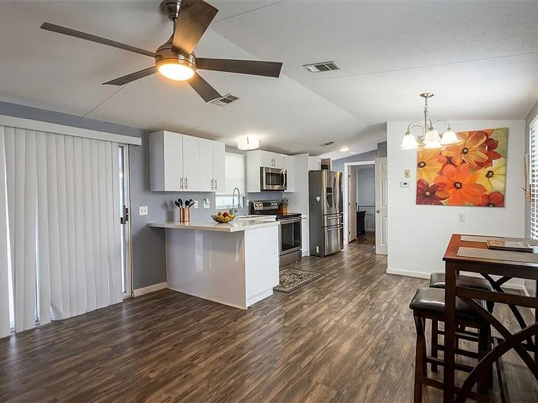 519 Center Crest Blvd — Photo 4