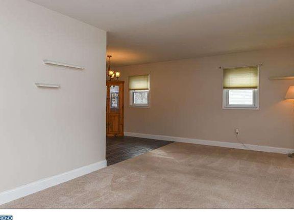 3rd image of 389 Loomis Ave
