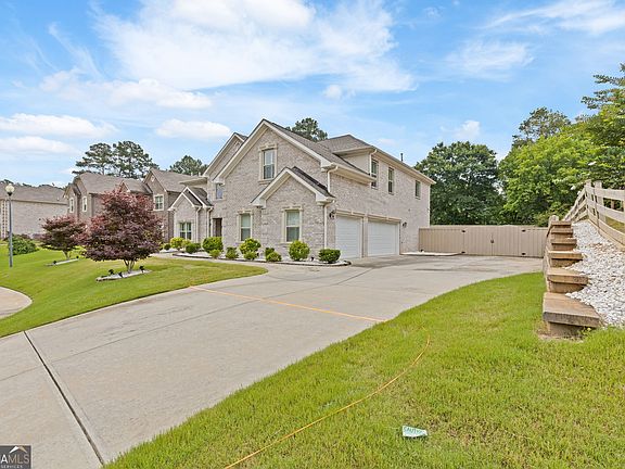 3rd image of 1837 Christopher Dr SE