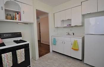3rd image of 8179 Hollybrook Ct