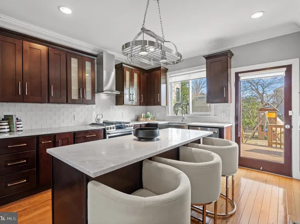 3021 24th St NE, Washington, DC 20018