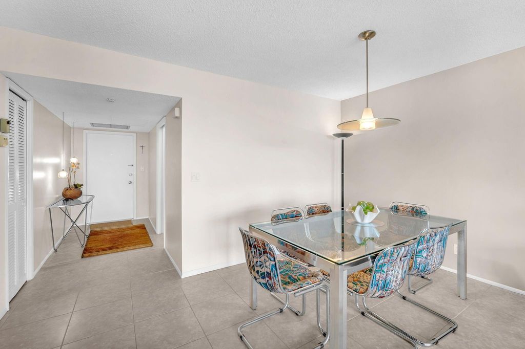 605 Oaks Drive #907, photo 4