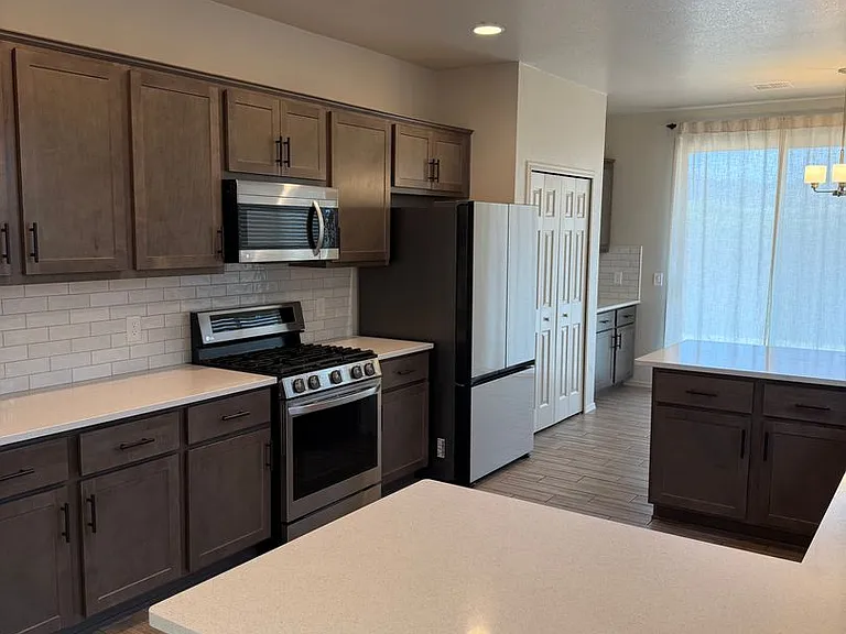 1864 Brookshire Dr — Photo 3