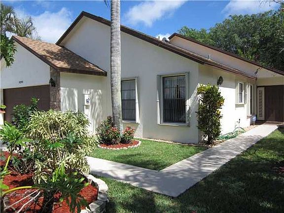 Home For Sale In Boca Fontana