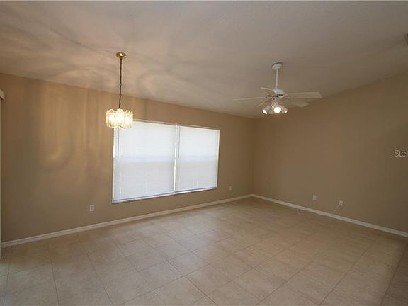 4th image of 604 Villa Ct
