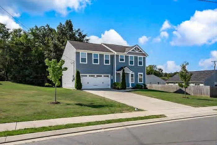 219 Nottingham Ln — Photo 4