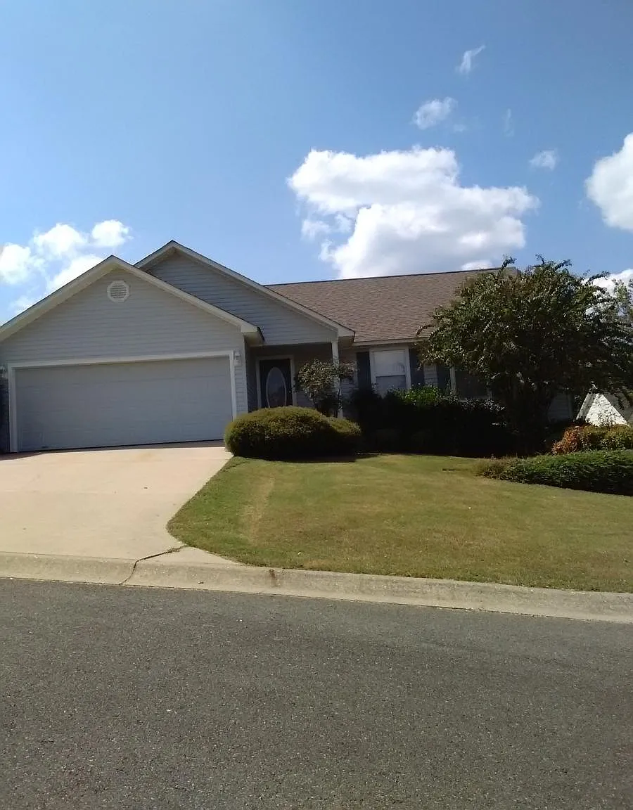 3 bed, 1554 sqft, $1,800 — Photo 1