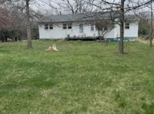 4660 W School Rd, Warrensburg, IL 62573