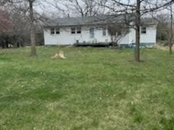 4660 W School Rd, Warrensburg, IL 62573